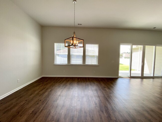 Building Photo - Three Bedroom Home In Heritage New Riversi...