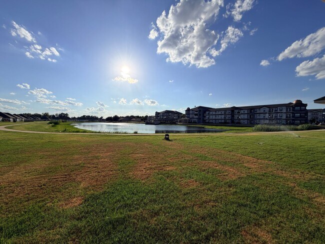 Building Photo - 816 Venecia Dr