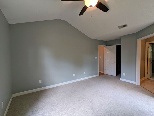 Building Photo - 4320 Willow Lake Rd