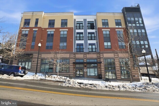 Building Photo - 989 S Buchanan St