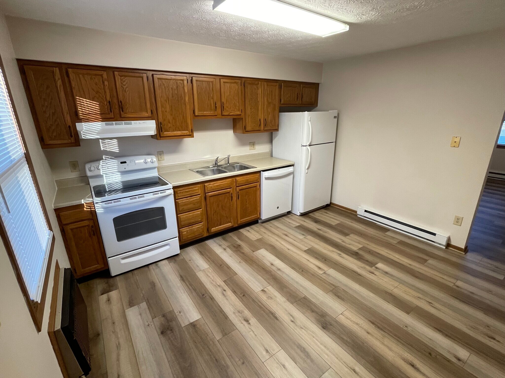 Building Photo - 1535 Hawk Cir