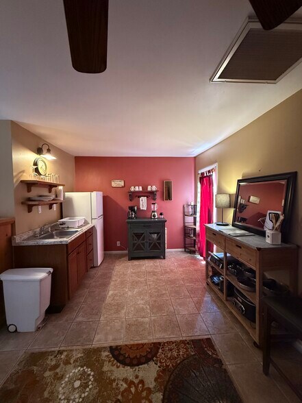 Building Photo - 74025 Old Prospector Trl