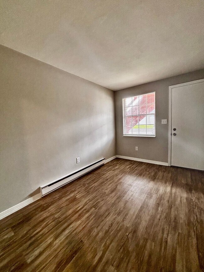 Building Photo - Beautiful 2 bedroom 1 bath in West Milton!