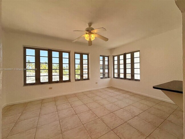 Building Photo - 901 Collins Ave