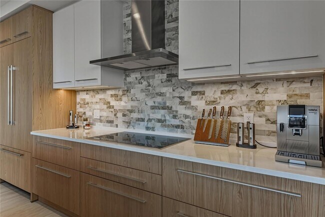 Building Photo - 275 1st Ave S