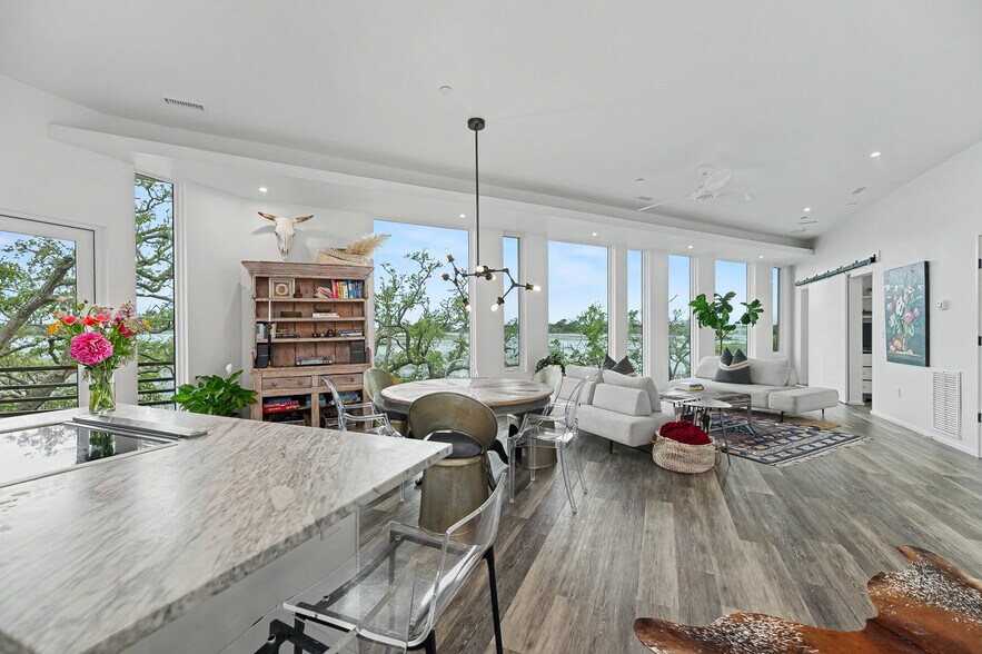 Living/Dining Area - 2179 Sol Legare Rd