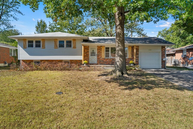 Building Photo - 2107 Garden Dr