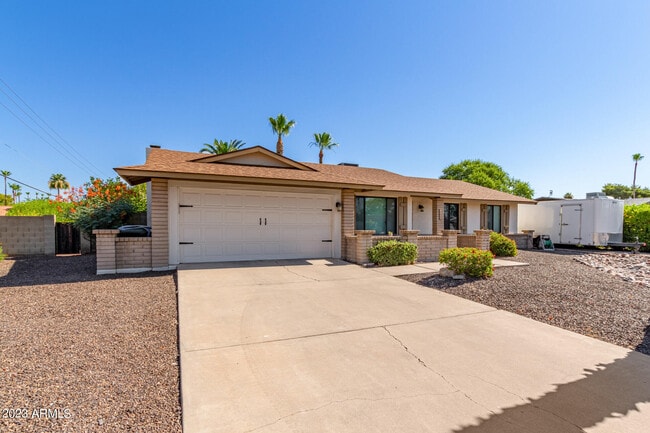 Building Photo - 5202 E Sheena Dr