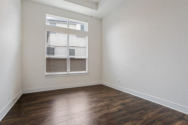 Building Photo - 6721 Empresa Dr