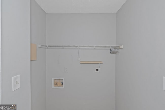 Building Photo - 213 Robin Ln