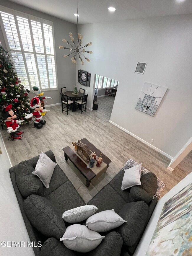 Building Photo - 10024 Fenway Dr