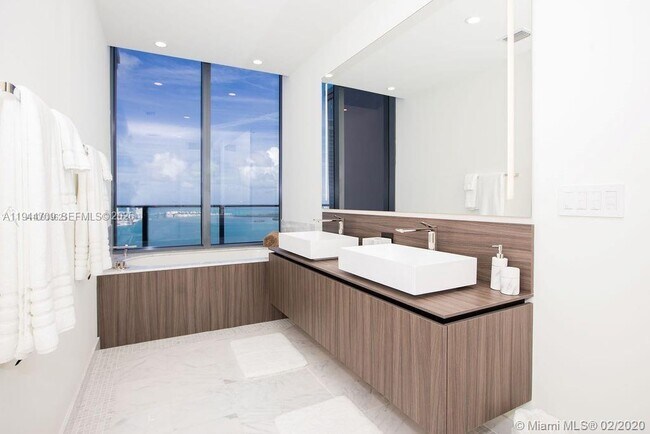 Building Photo - 1000 Brickell Plaza