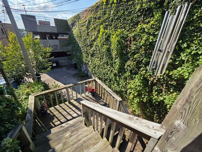 Building Photo - 232 Main St