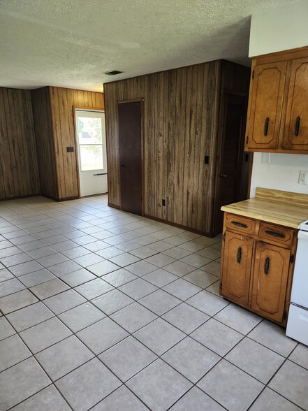 Open concept - 6724 Chipewa St