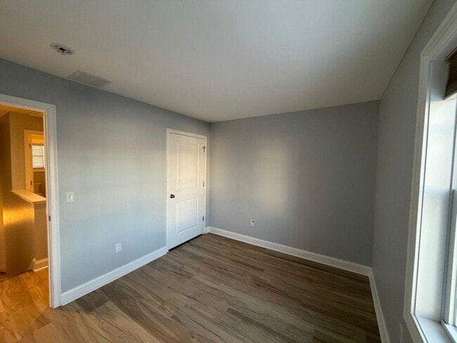 Building Photo - 75 Deerwood Dr