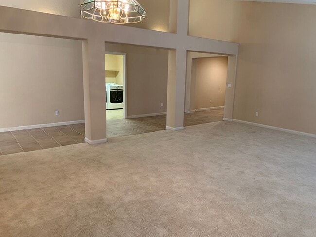 Building Photo - Paradise Valley Home!