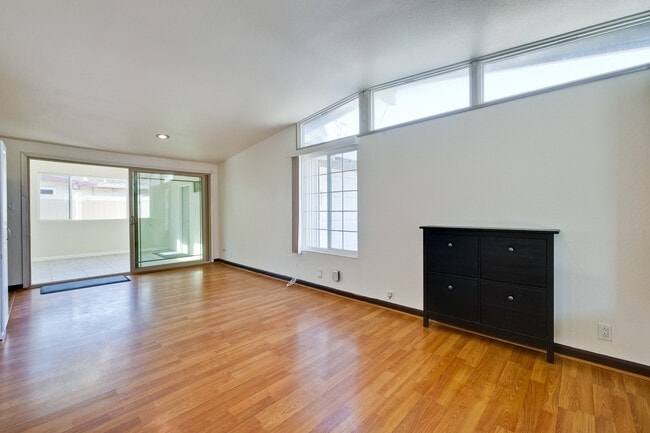 Building Photo - 2782 Sleepy Hollow Ave