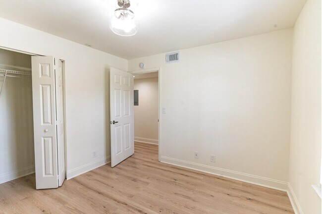 Building Photo - 5458 Via Delray Blvd