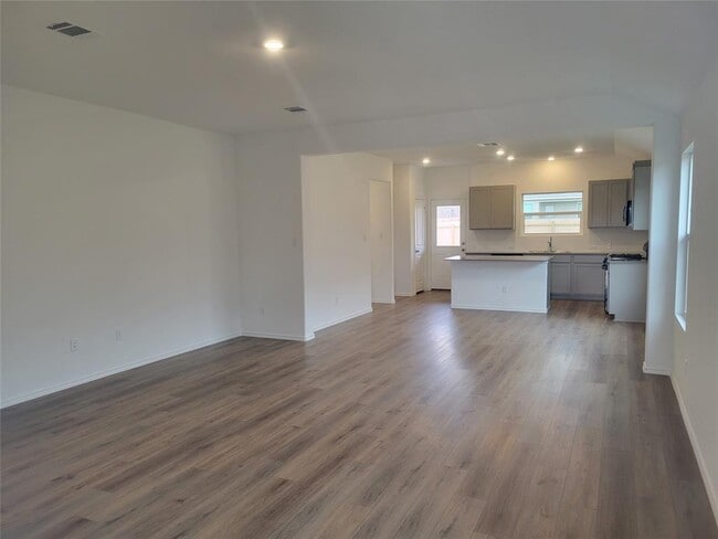 Building Photo - 623 Waterway Ave