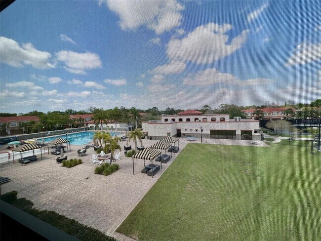 Building Photo - 13941 Clubhouse Dr