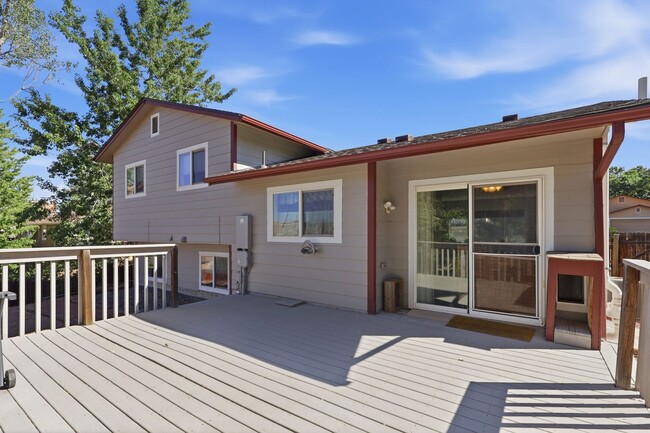 Building Photo - 931 Mountain View