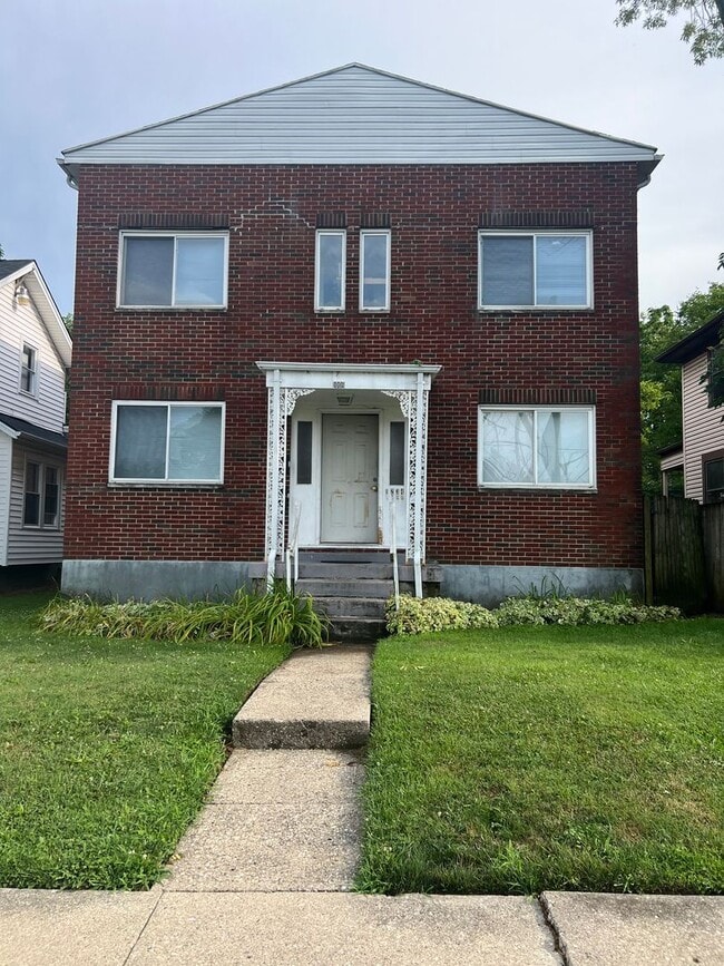Building Photo - 1008 W Fairview Ave