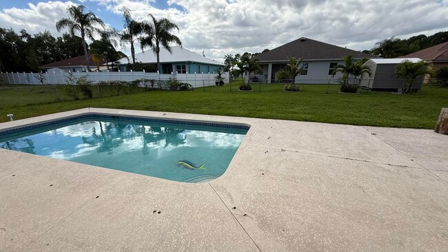 Building Photo - 5529 NW North Lundy Cir