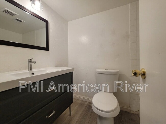 Building Photo - 941 Fulton Ave