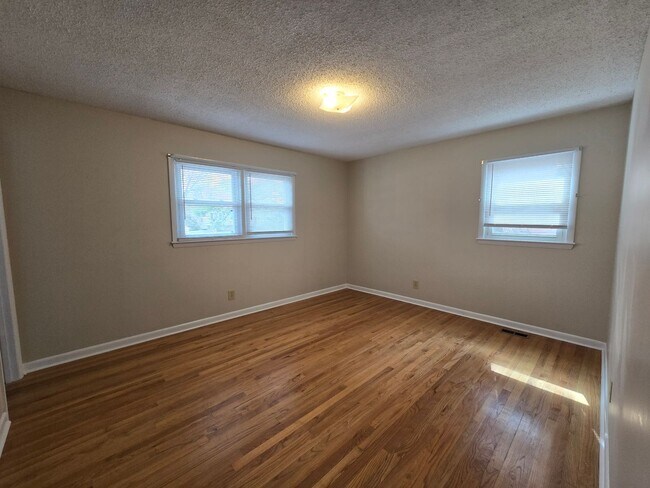 Building Photo - 2604 Geneva Ct