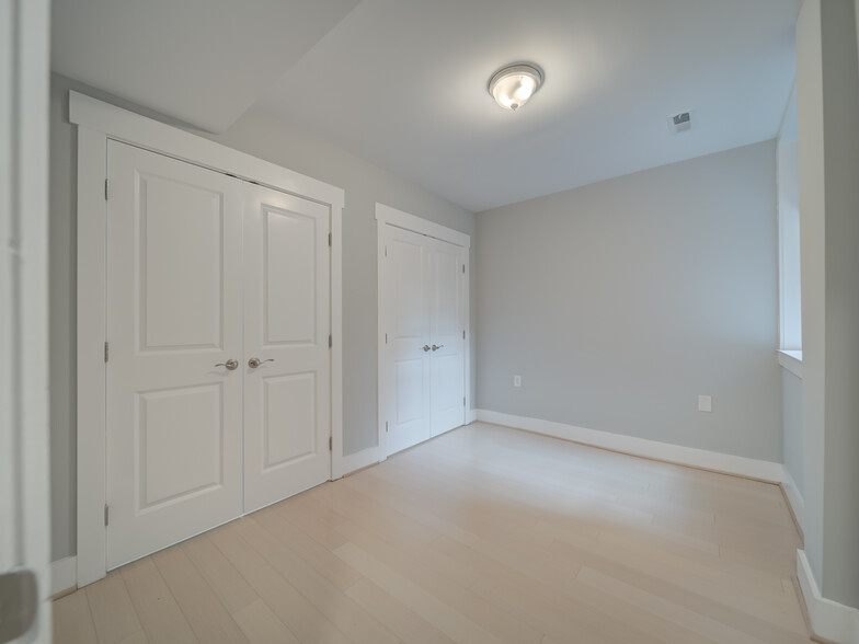 Building Photo - 1022 Park Rd NW
