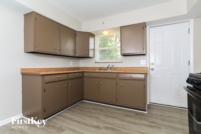 Building Photo - 2741 Jonrose Ave