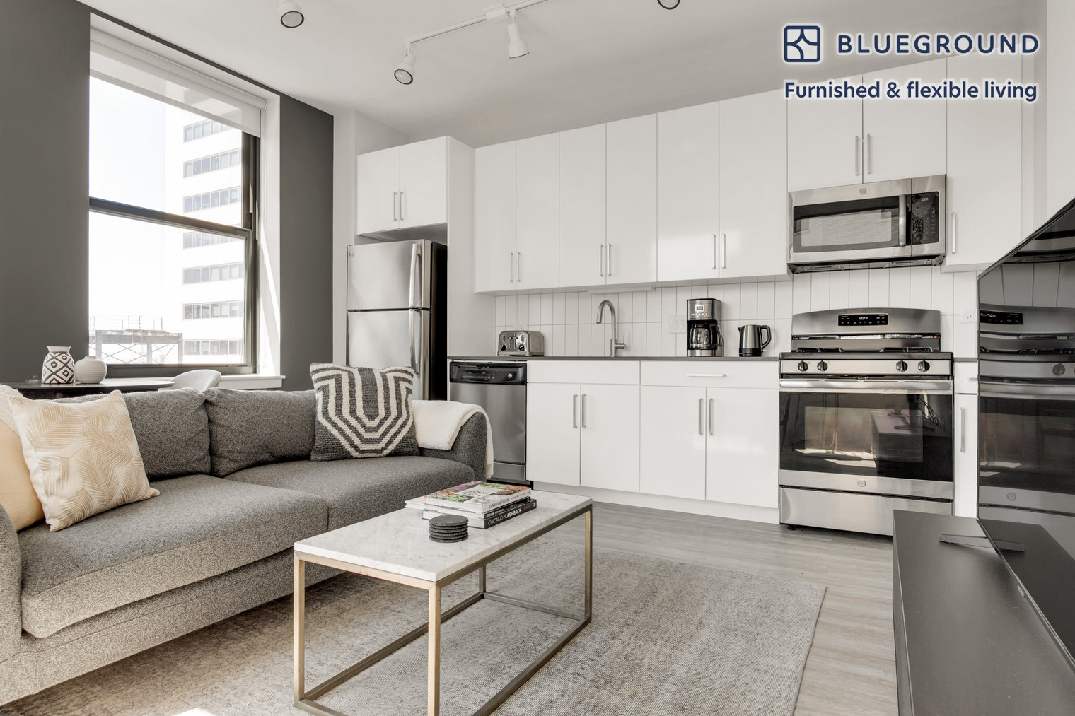 Building Photo - 330 S Wells St