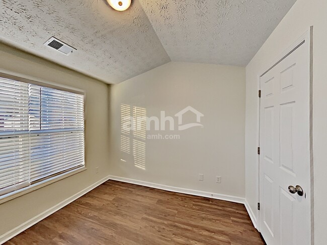 Building Photo - 1720 Mission Park Ct