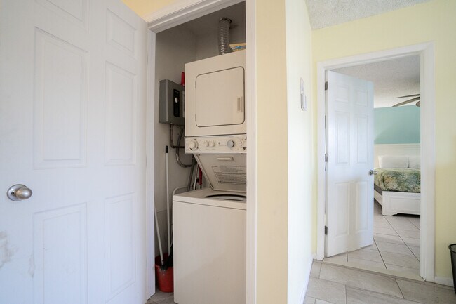 Building Photo - 230 Medallion Blvd