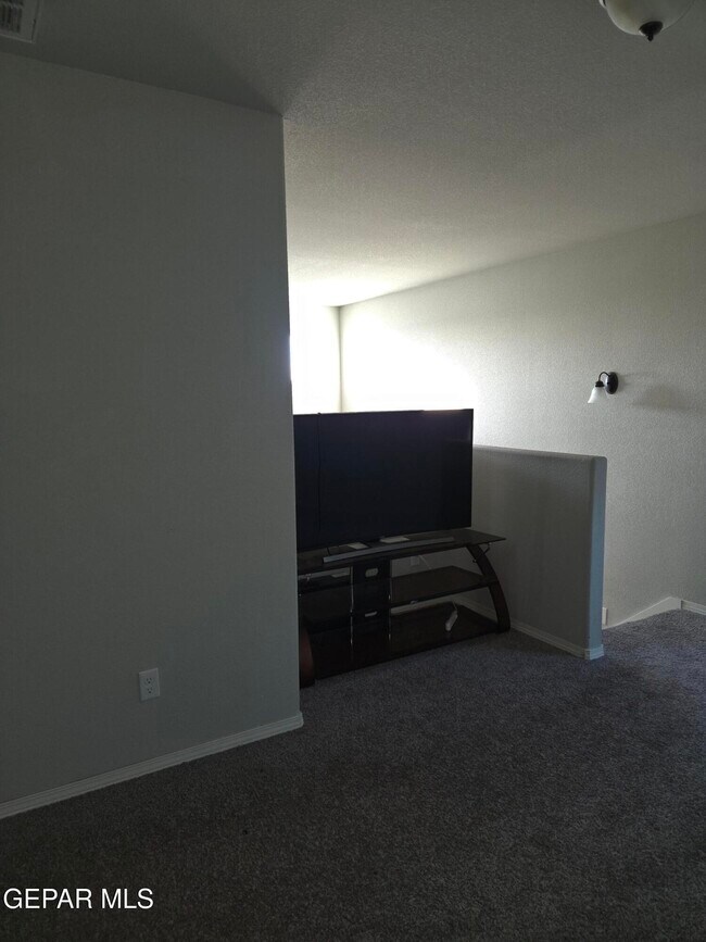 Building Photo - 1028 Aeronaut Pl