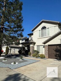Building Photo - Beautiful Four Bedroom Home in Clovis North School District!