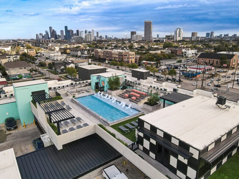 Building Photo - 1111 Shepherd Dr