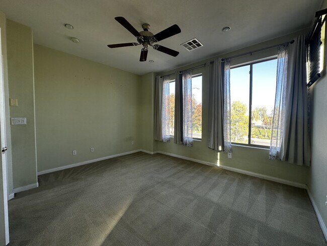 Building Photo - 7628 Belhurst Ave