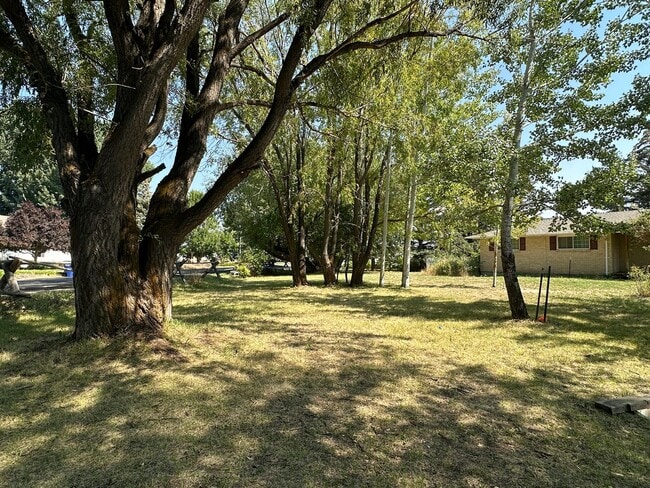 Building Photo - 4 bed 2.5 bath home in Rexburg with GAS AN...
