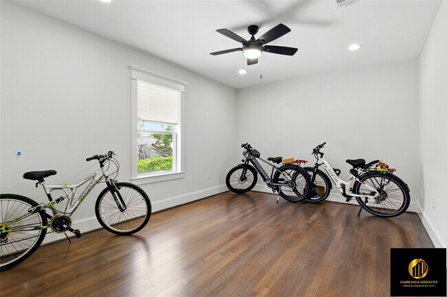 Building Photo - 522 Caplin St