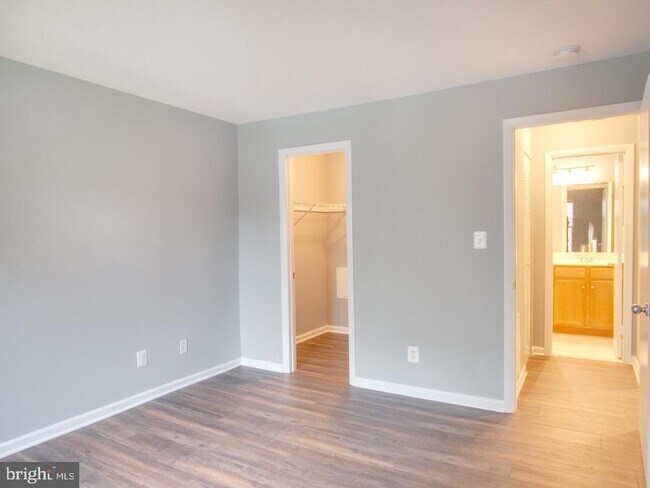 2nd Bedroom with built out Walk in Closet - 11710 Olde English Dr