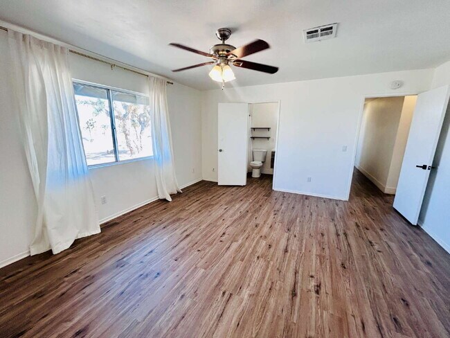 Building Photo - Beautiful 4 Bedroom House for rent in South Joshua Tree
