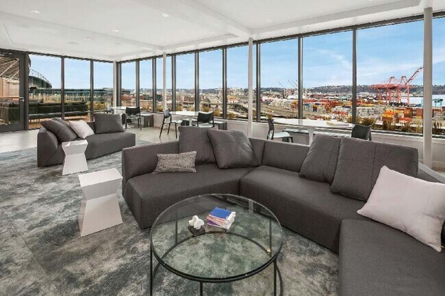 Building Photo - 590 1st Ave S