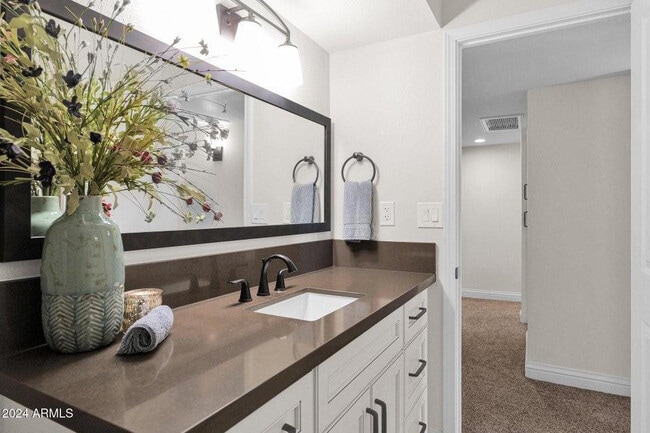 Building Photo - 4883 N Granite Reef Rd