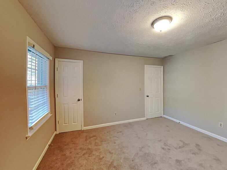 Building Photo - 159 Timber Creek Ln SW