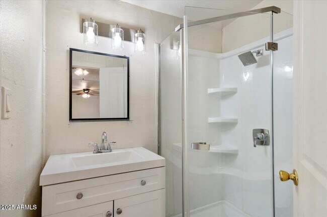 Building Photo - 126 N 10th Ave