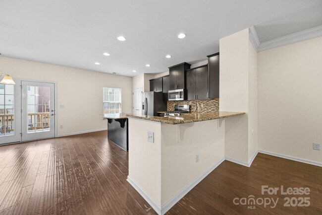 Building Photo - 4061 Zilker Park Dr