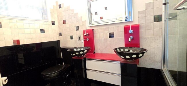 Building Photo - 661 Lake Wellington Dr