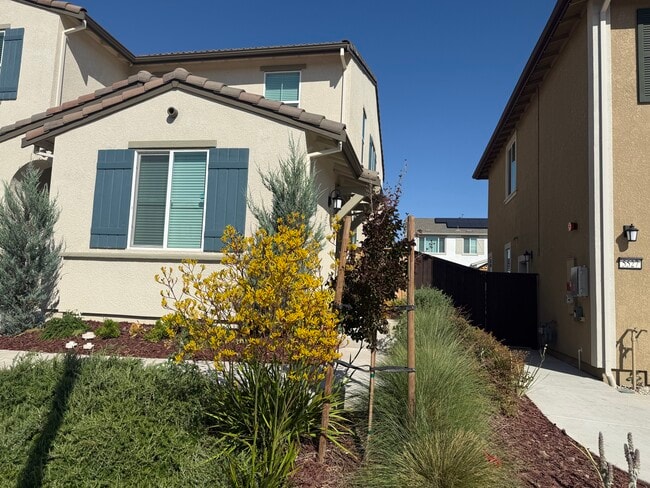Building Photo - 5545 Oberon Ave