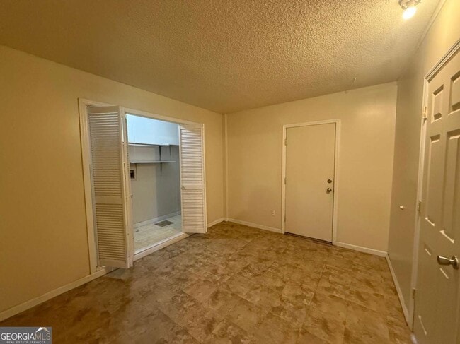 Building Photo - 814 Kelly Dr